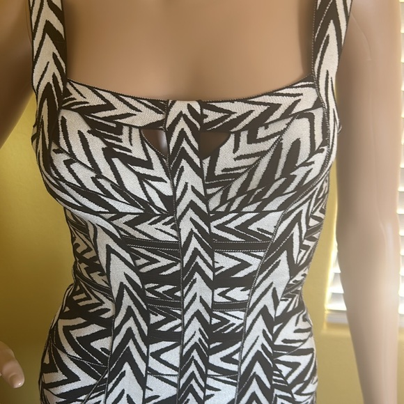 AUTHENTIC HERVE LEGER BODYCON MINI DRESS - Picture 2 of 7
